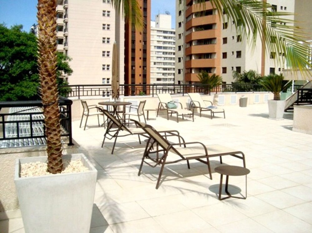 UPPER HOTEL 20/21