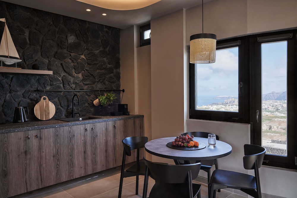 Apikia Santorini Suites - Adults Only 66/85