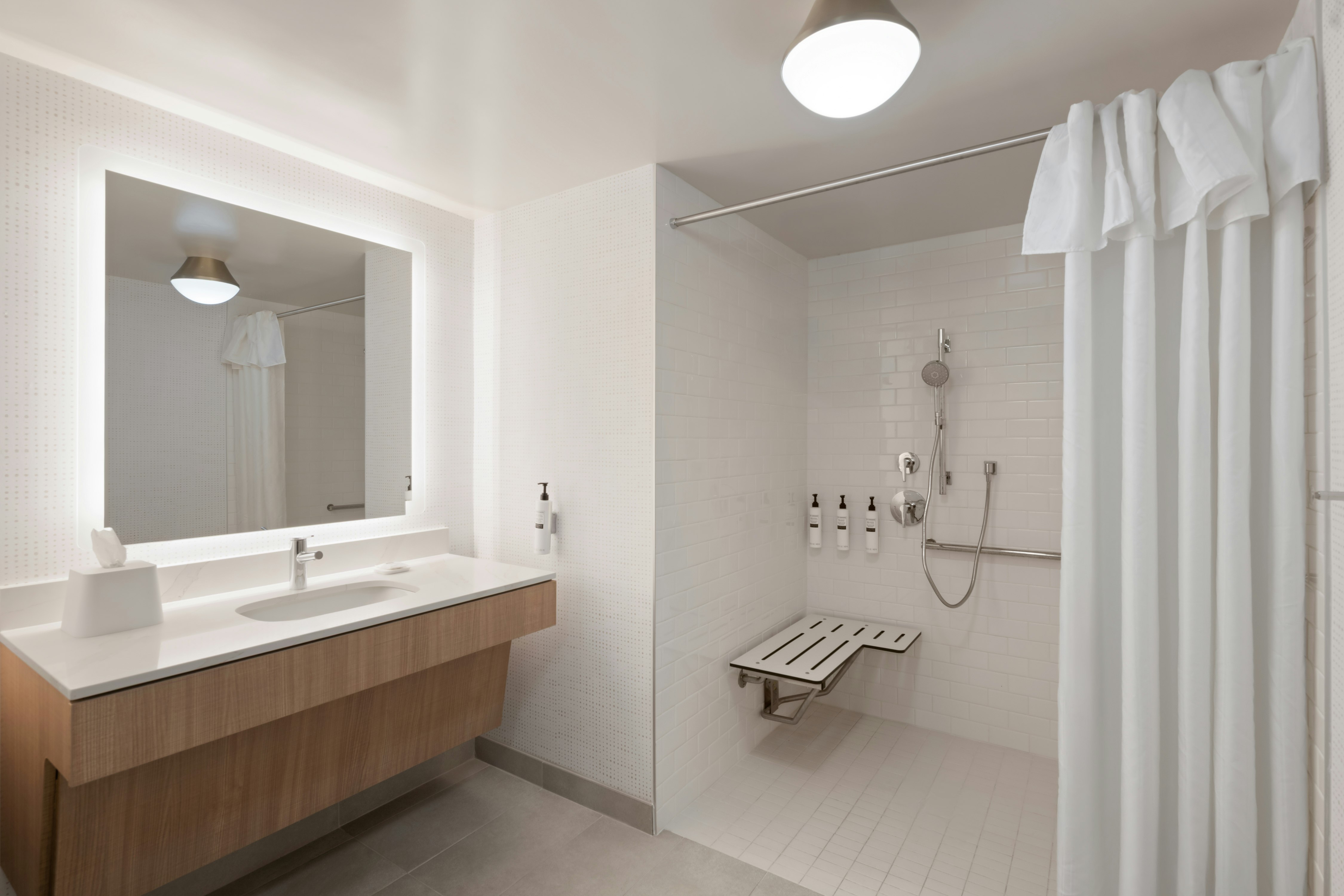 Suite, 2 Queen Beds, Accessible