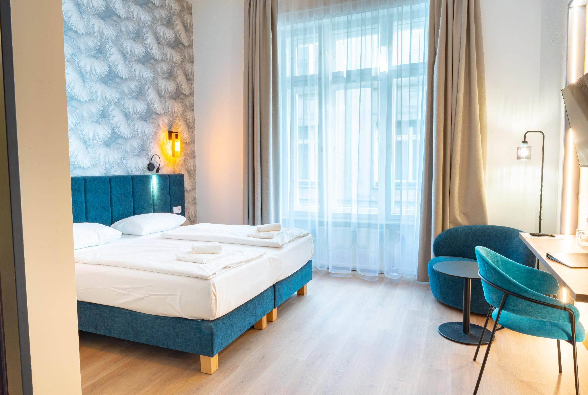 Deluxe, Double Bed