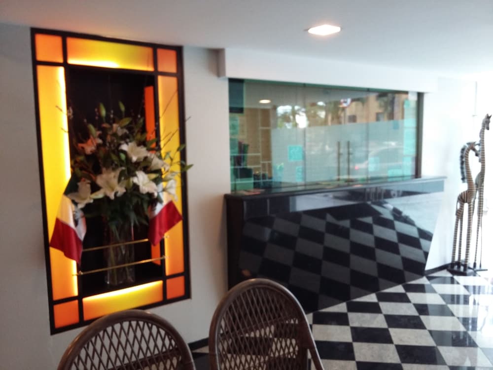 Hotel Dharma 6/35