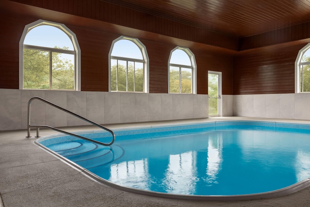 swimming pool spa