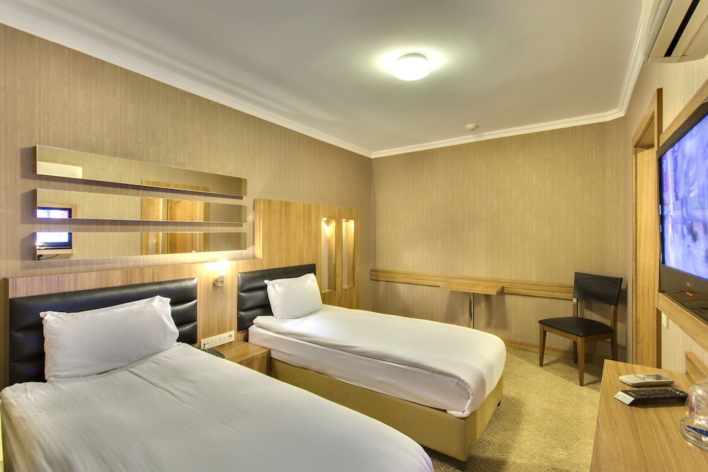 ANTROYAL HOTEL 10/50