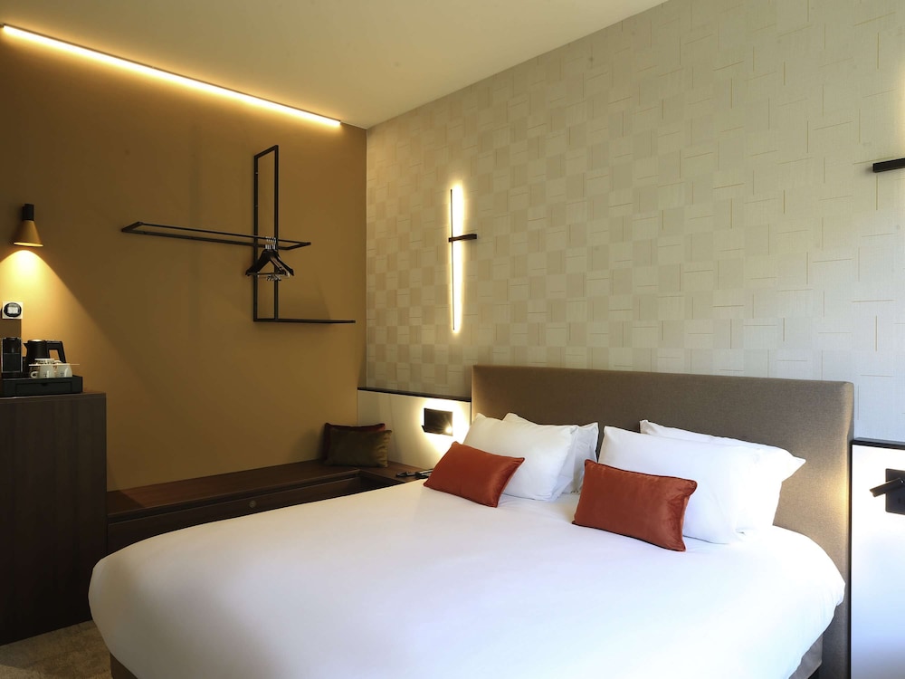 غرفة بريفيليج بسرير كينج بإطلالة على النهر بشرفة، Mercure Namur Hotel 2/6