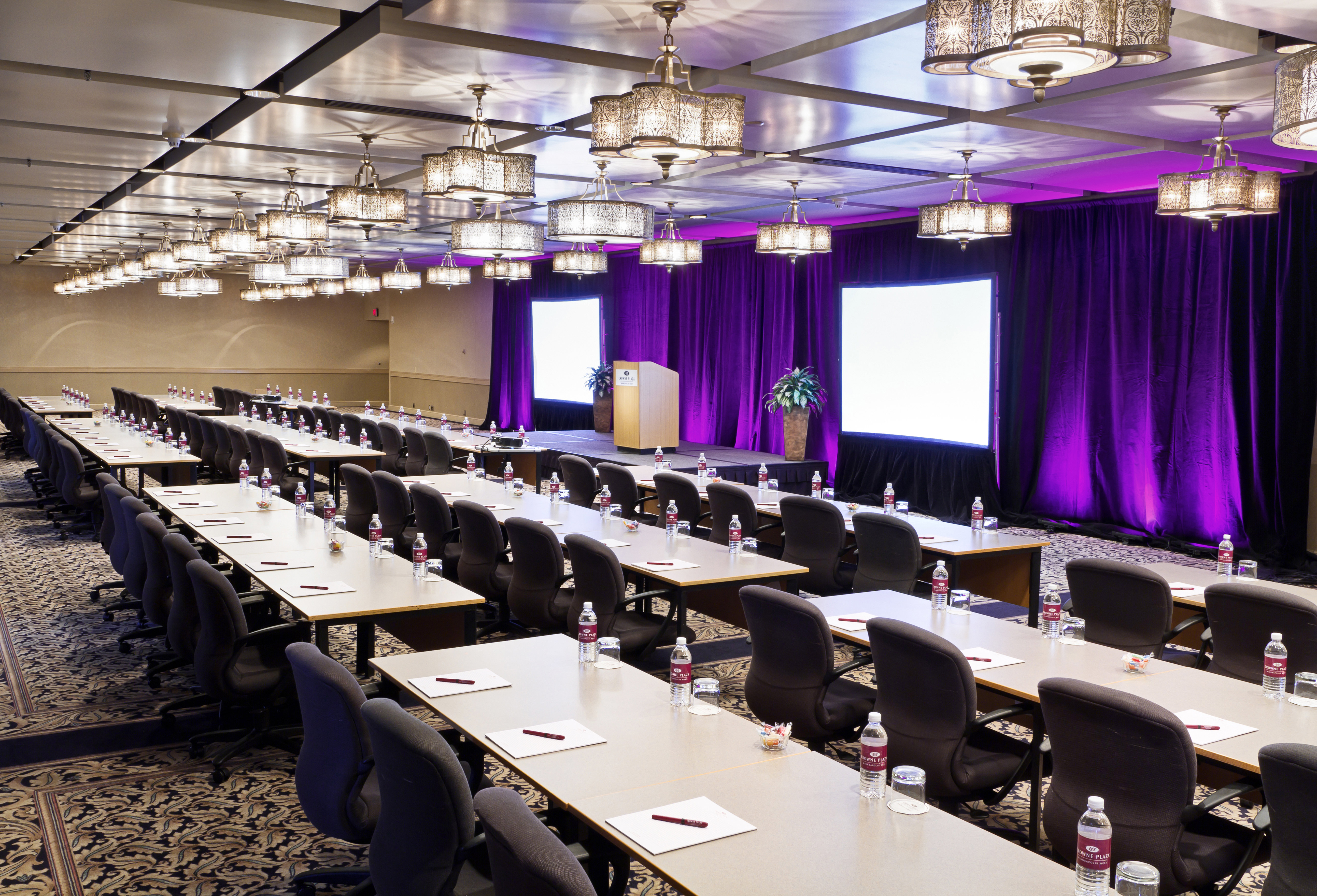 Crowne Plaza Minneapolis West 47/60