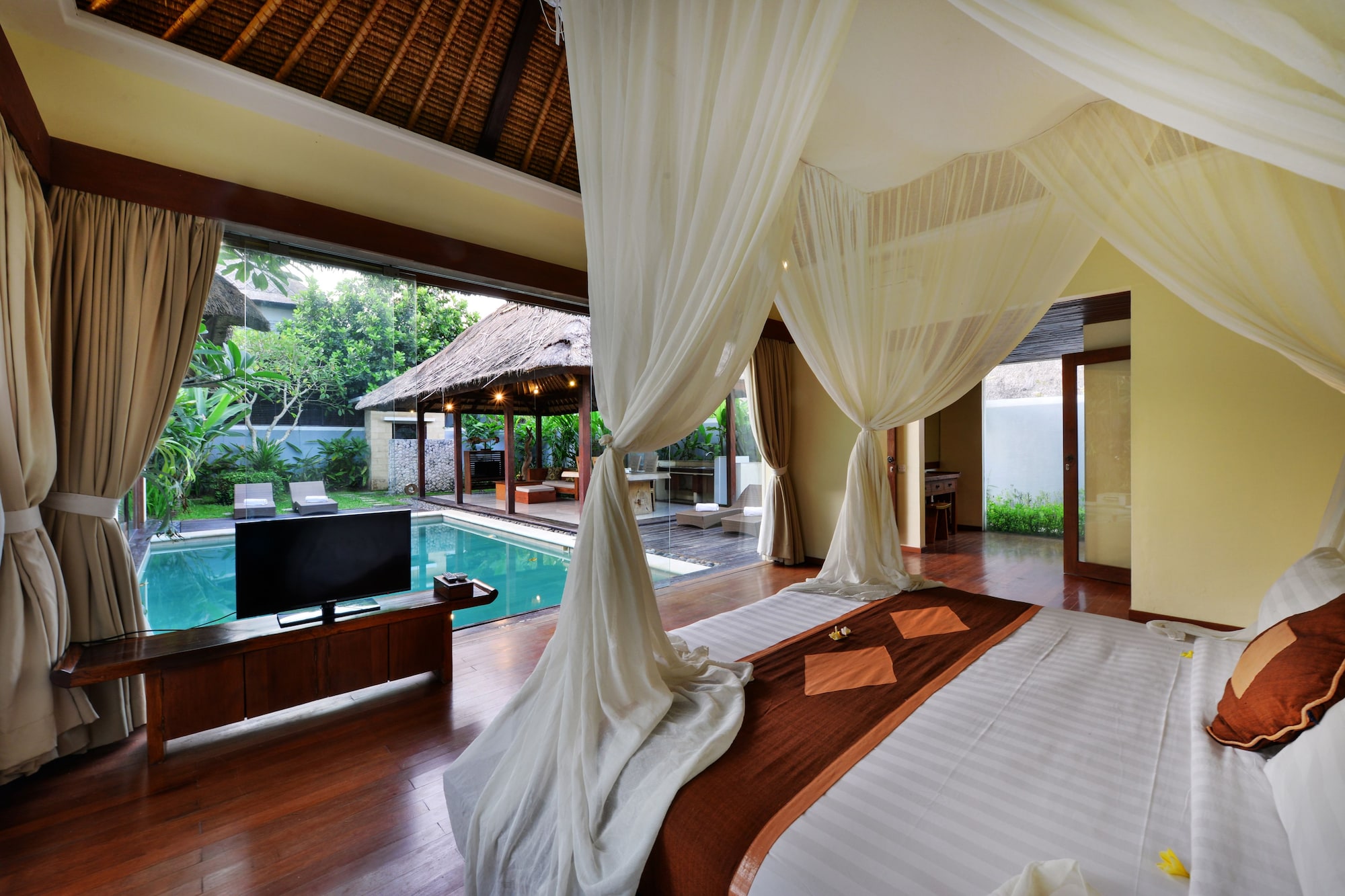 2 BEDROOMS, FAMILY, VILLA