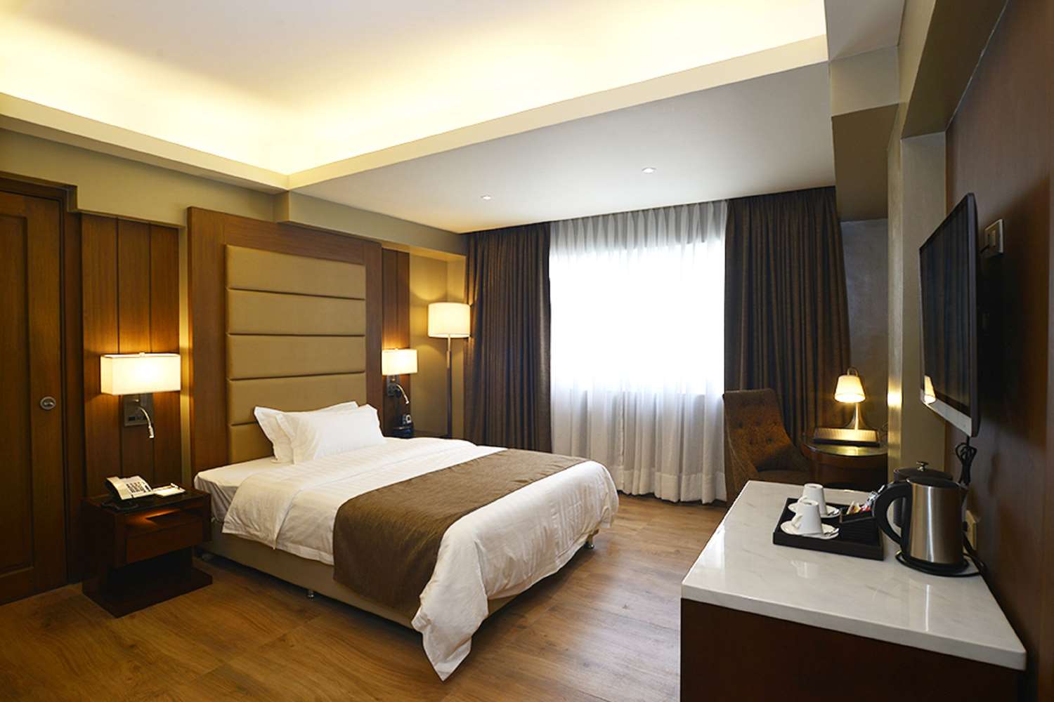 Superior, Queen Bed
