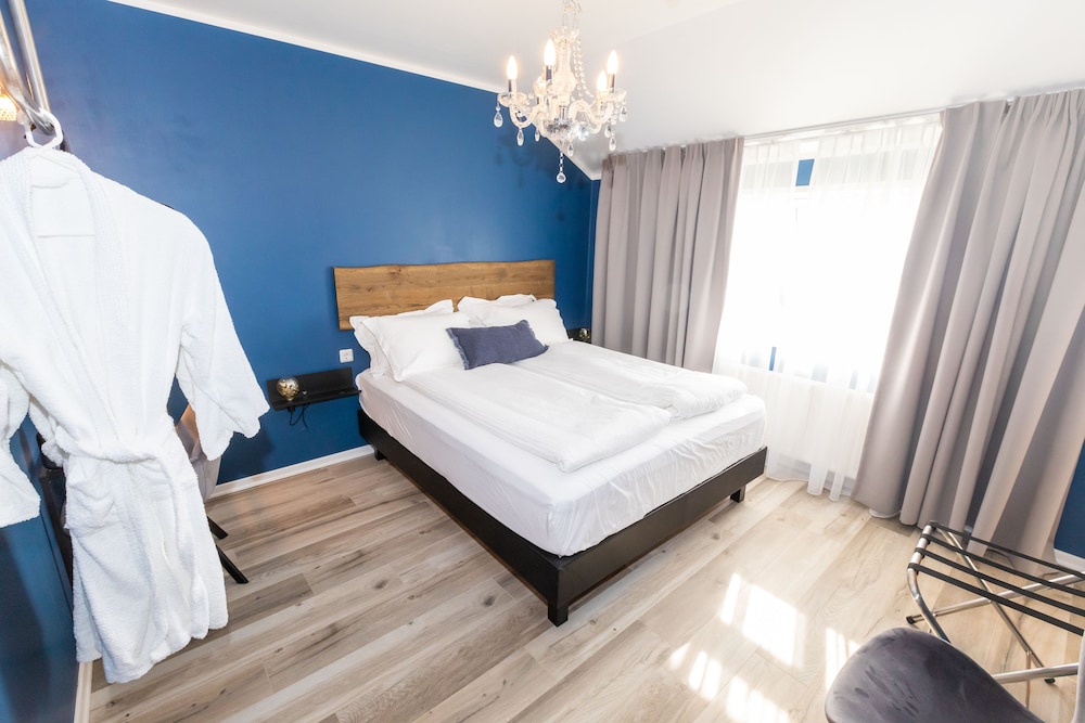 Hotel North 3/32