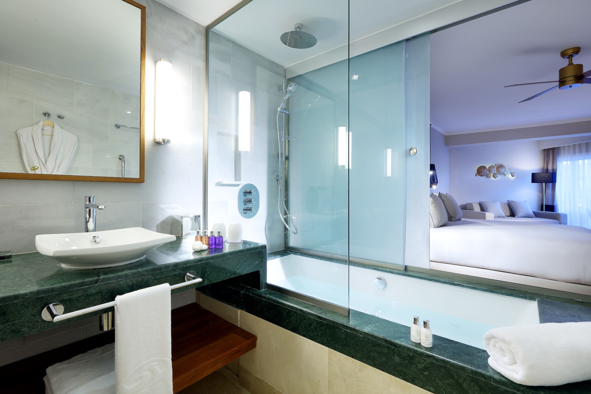 SWIM UP, JUNIOR SUITE, BEACH SIDE
