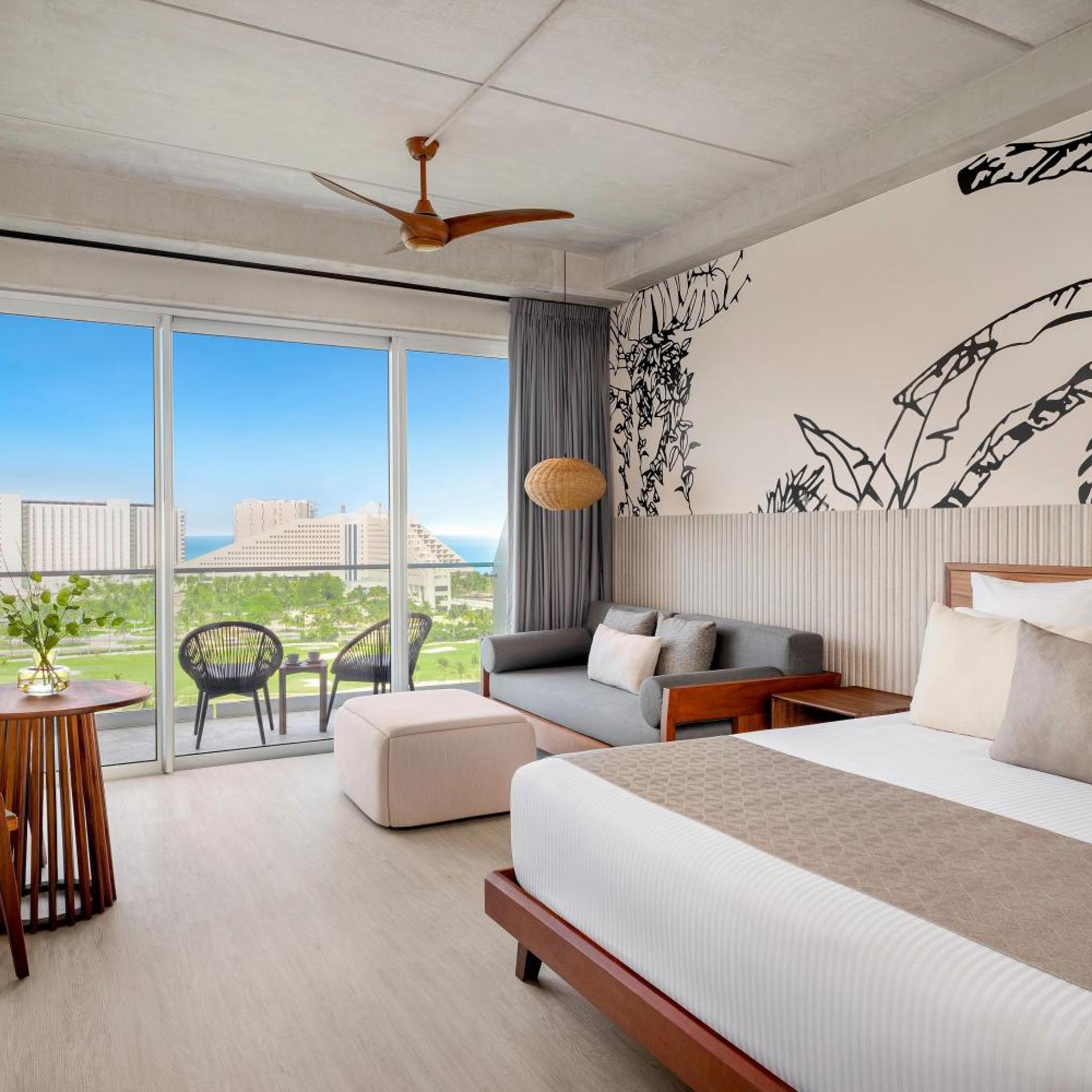 Vantage, Club, Junior Suite, King Bed, Golf Course View