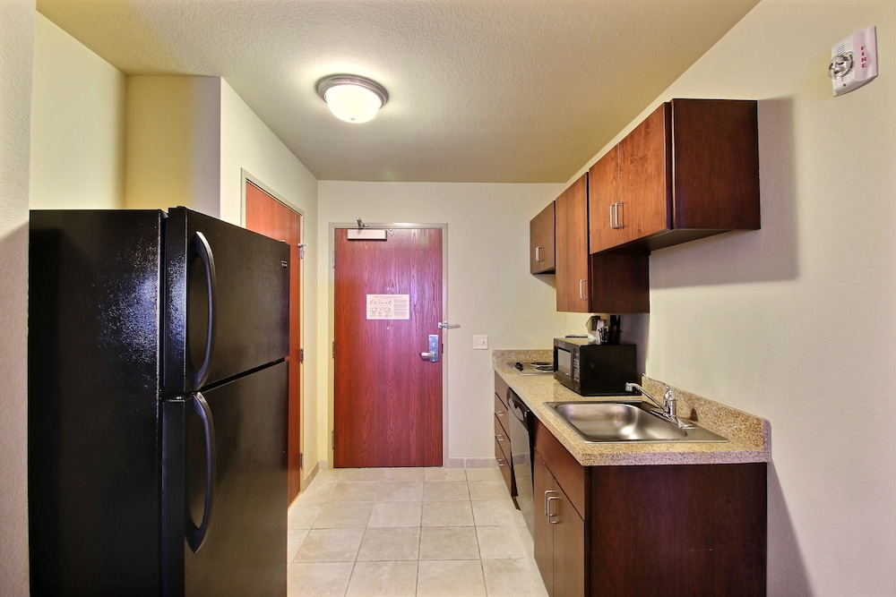 Cobblestone Inn & Suites Durand 42/45