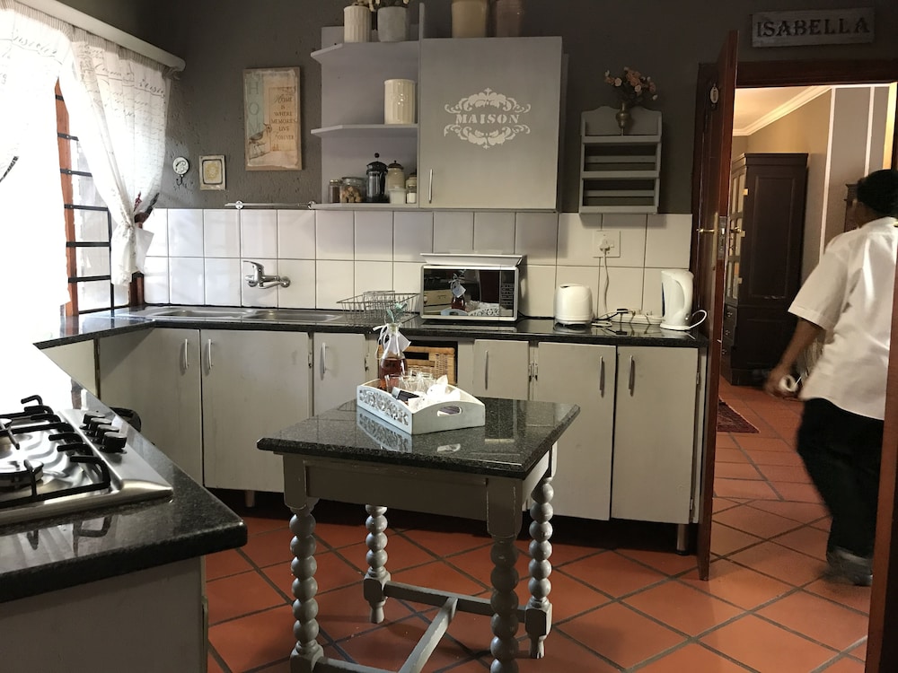 Waterhouse Guest Lodges 295 Indus Street 9/50
