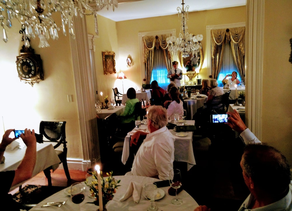 Monmouth Historic Inns And Gardens 42/72