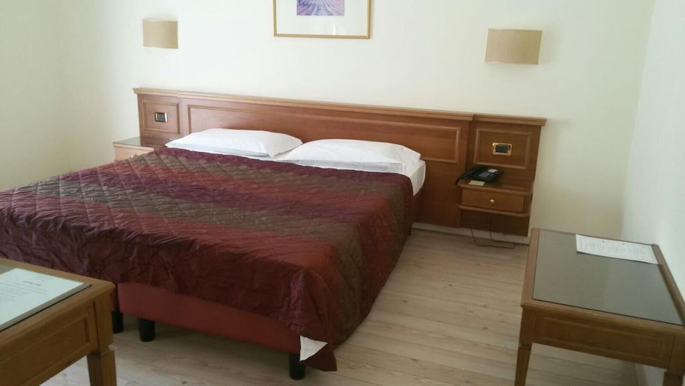 Hotel Valentino 17/50