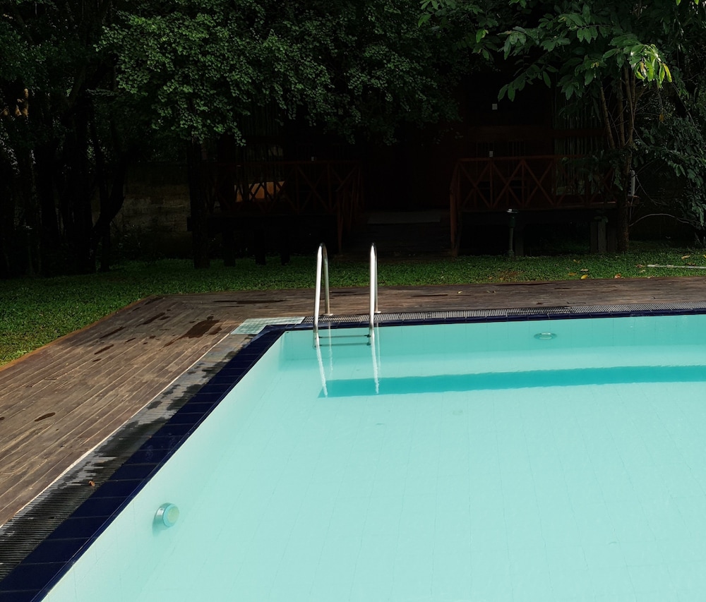 Eighth Wonder Resort 20/50