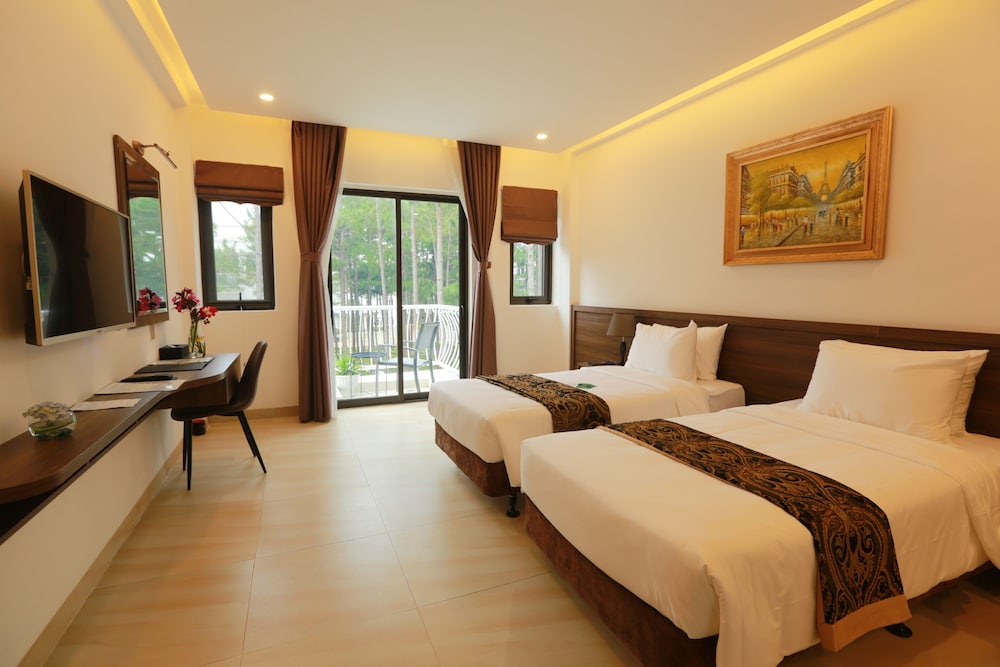 PREMIUM, DELUXE, TWIN BEDS, LAKE VIEW