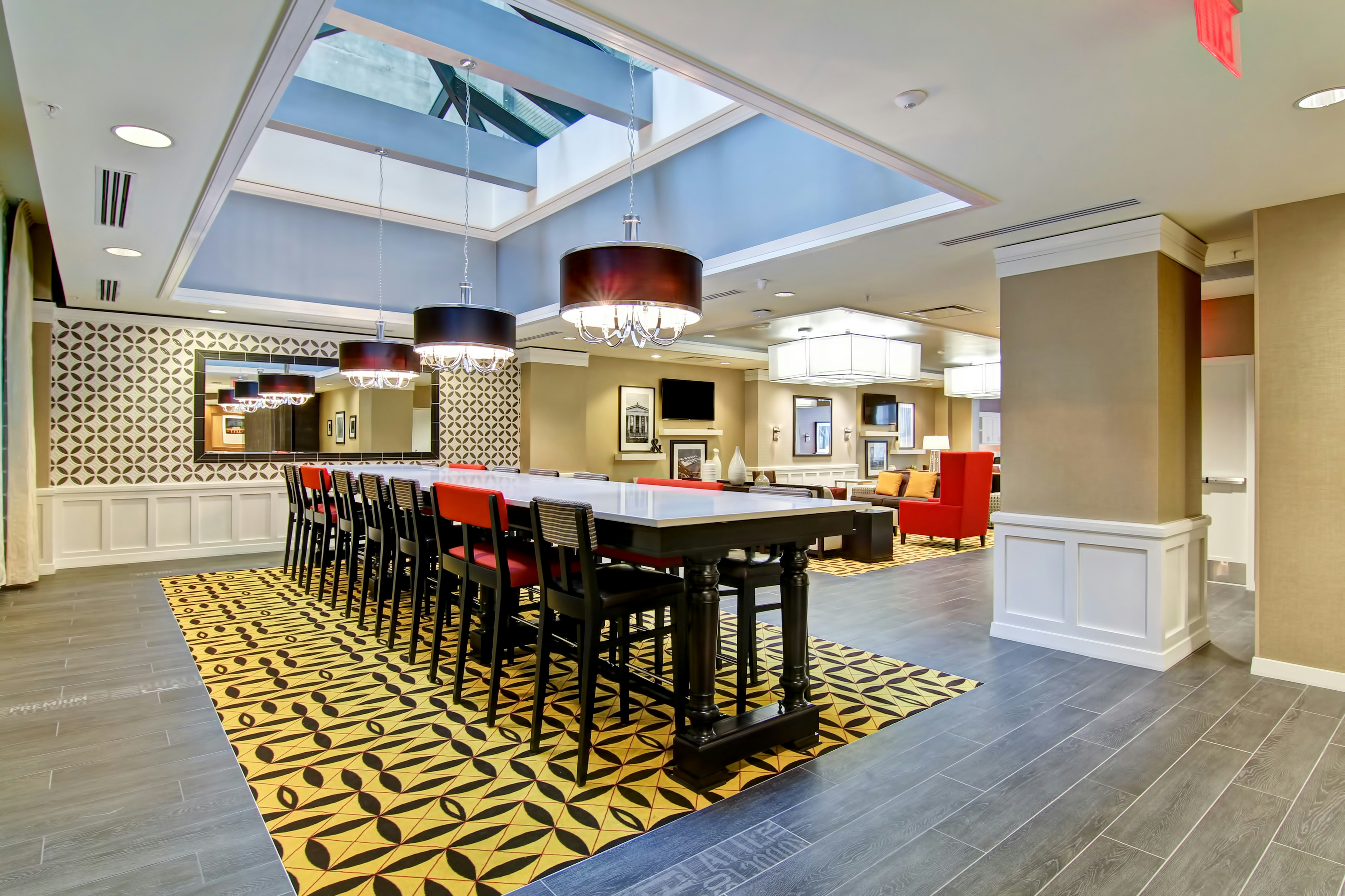 Hampton Inn Suites Cincinnati Downtown 56/72