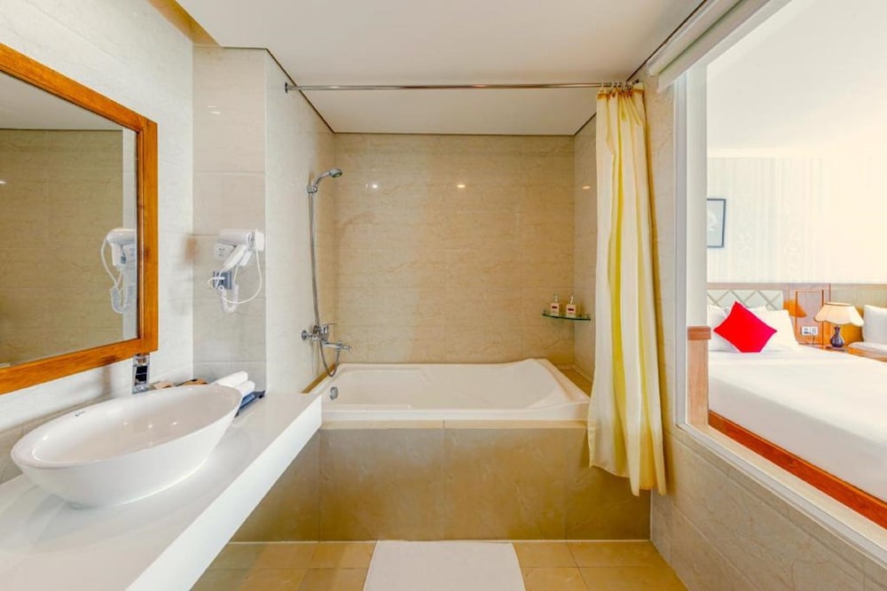 Serene Beach Hotel Danang 12/69