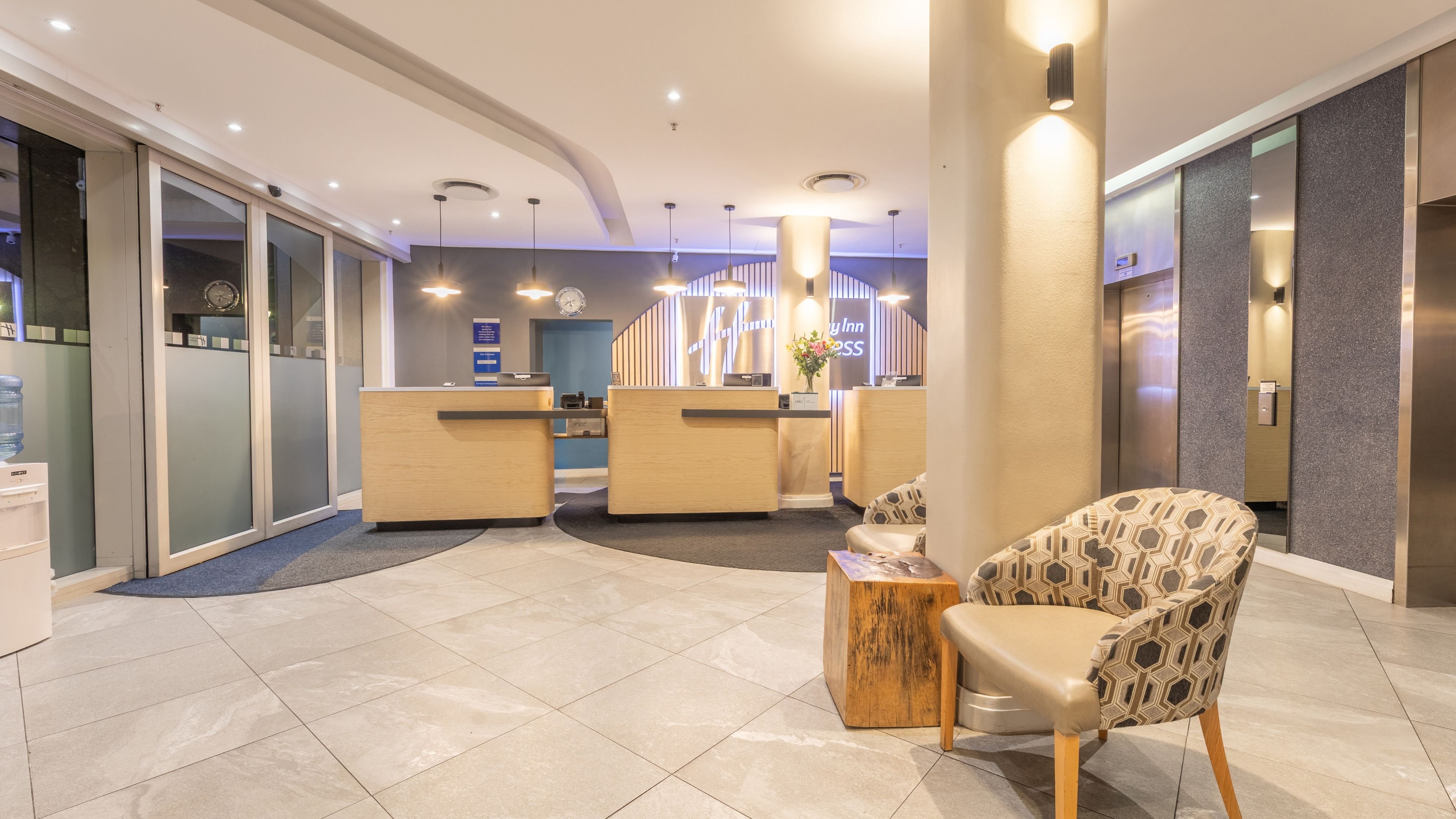 HOLIDAY INN EXPRESS CAPE TOWN CITY CENTRE 7/50