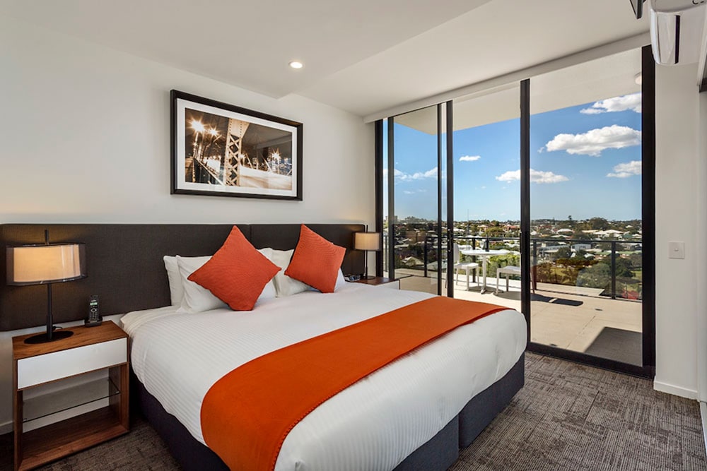QUEST WOOLLOONGABBA 8/27