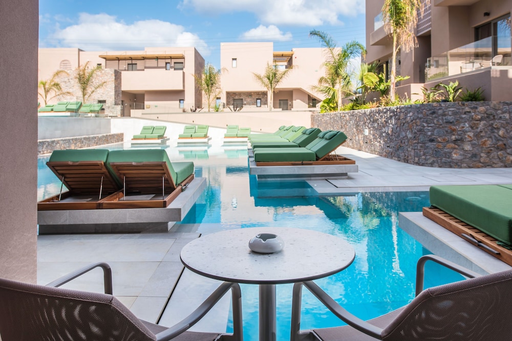 Paralos Venus Suites - Adults Only 79/87