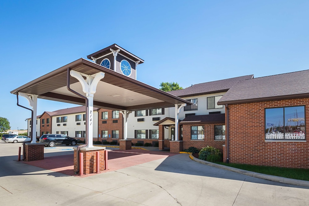 Motel6 Waterloo, IA - Crossroads Mall - Cedar Falls in WATERLOO - IA