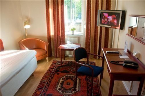 ROOM, SINGLE