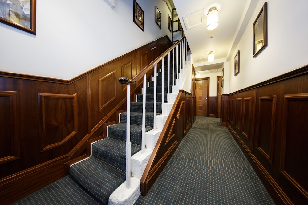 Regency House 39/69
