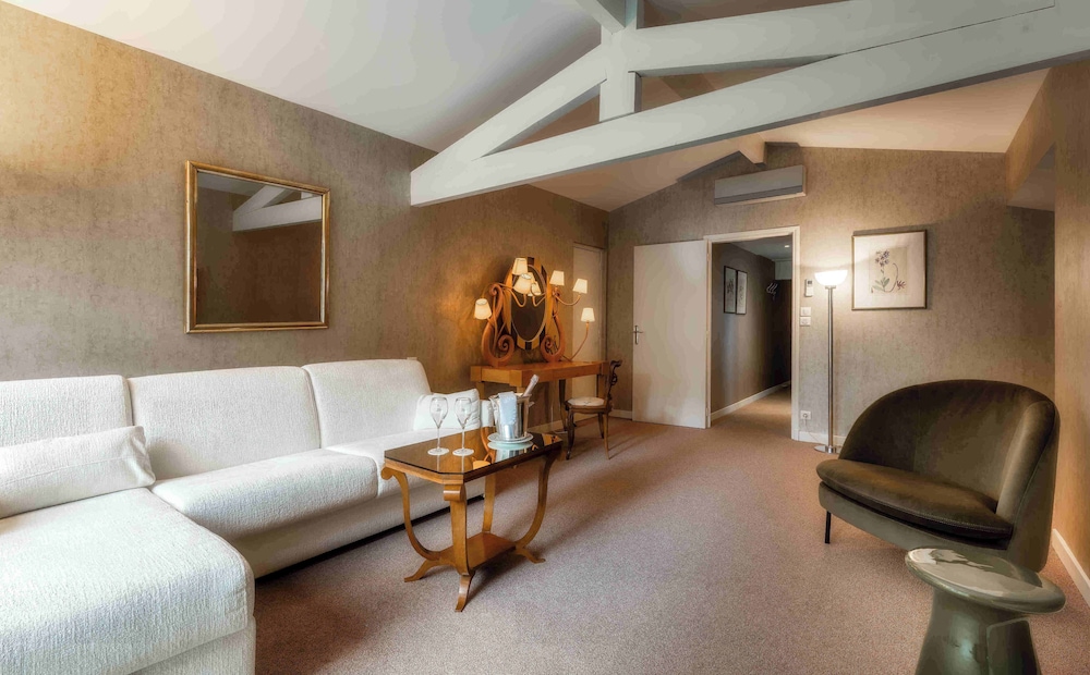Relais and Chateaux Hotel La Reserve 22/37