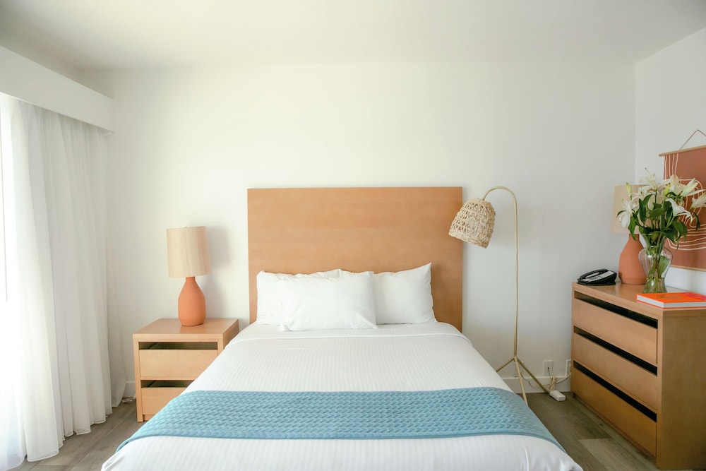 Room, Queen Bed, Ocean Front