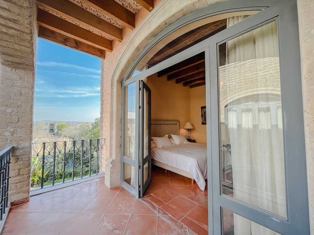 Hacienda Los Arcangeles 25/49