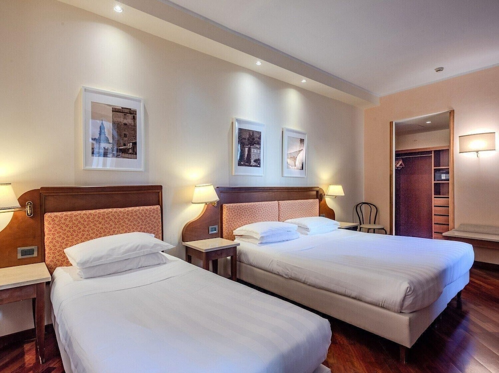 ROOM, TRIPLE