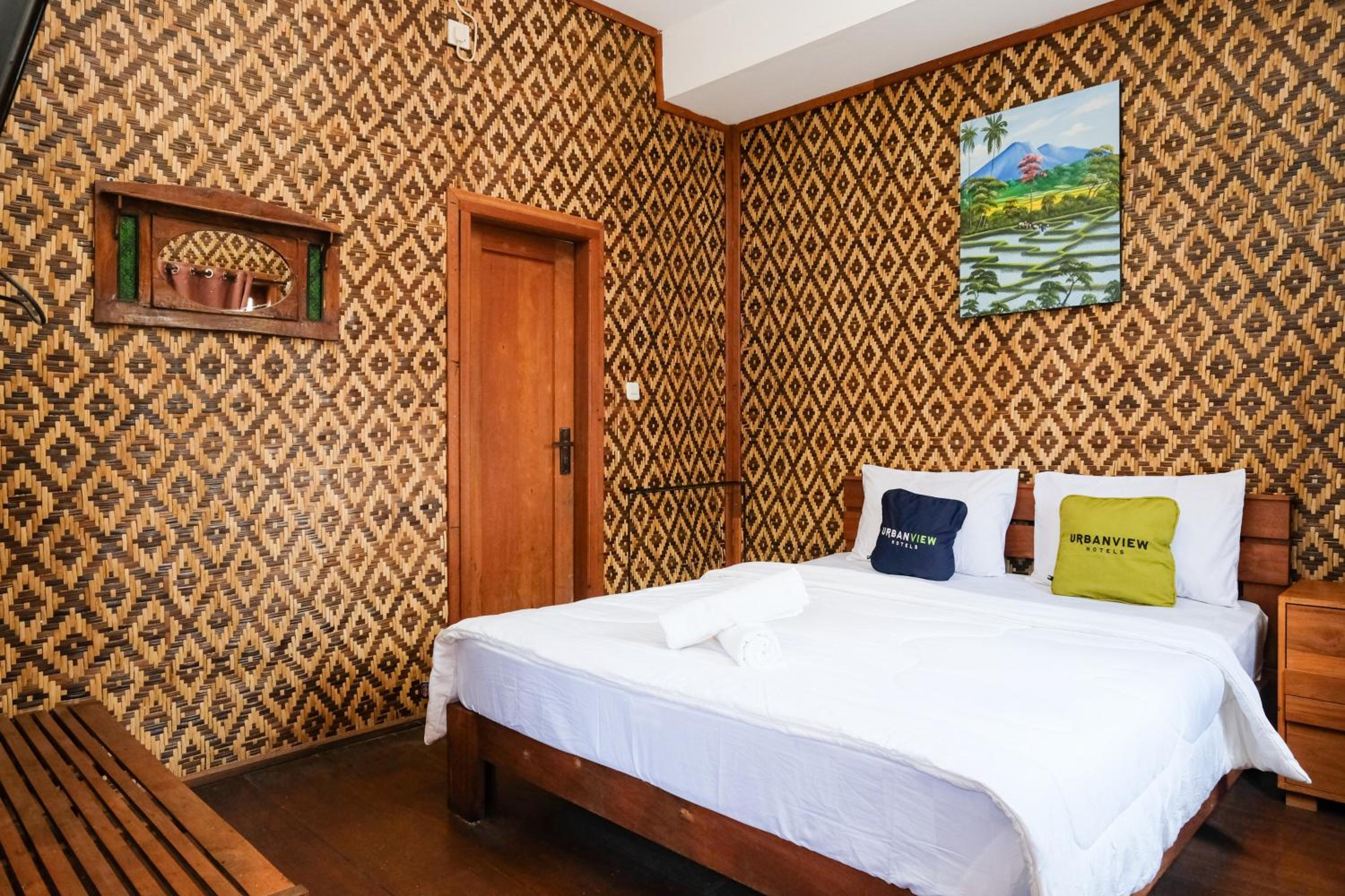 OYO 4016 Tan Jokteng Guest House 20/51
