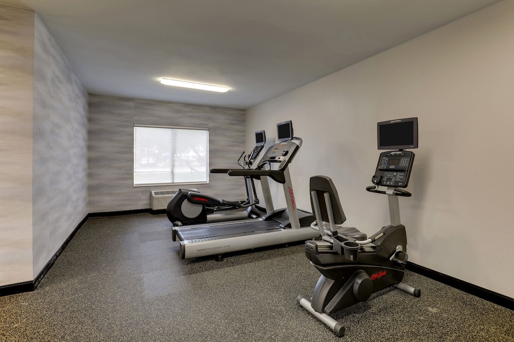 Best Western Plus Las Colinas Inn & Suites 32/58