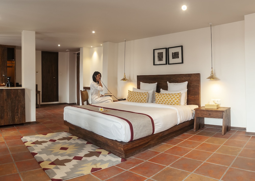 HARMONY, JUNIOR SUITE, KING BED, BALCONY