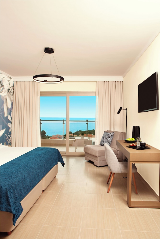 DELUXE, DOUBLE BED, SEA VIEW