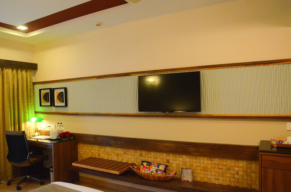 Pramod Convention & Beach Resort 35/46