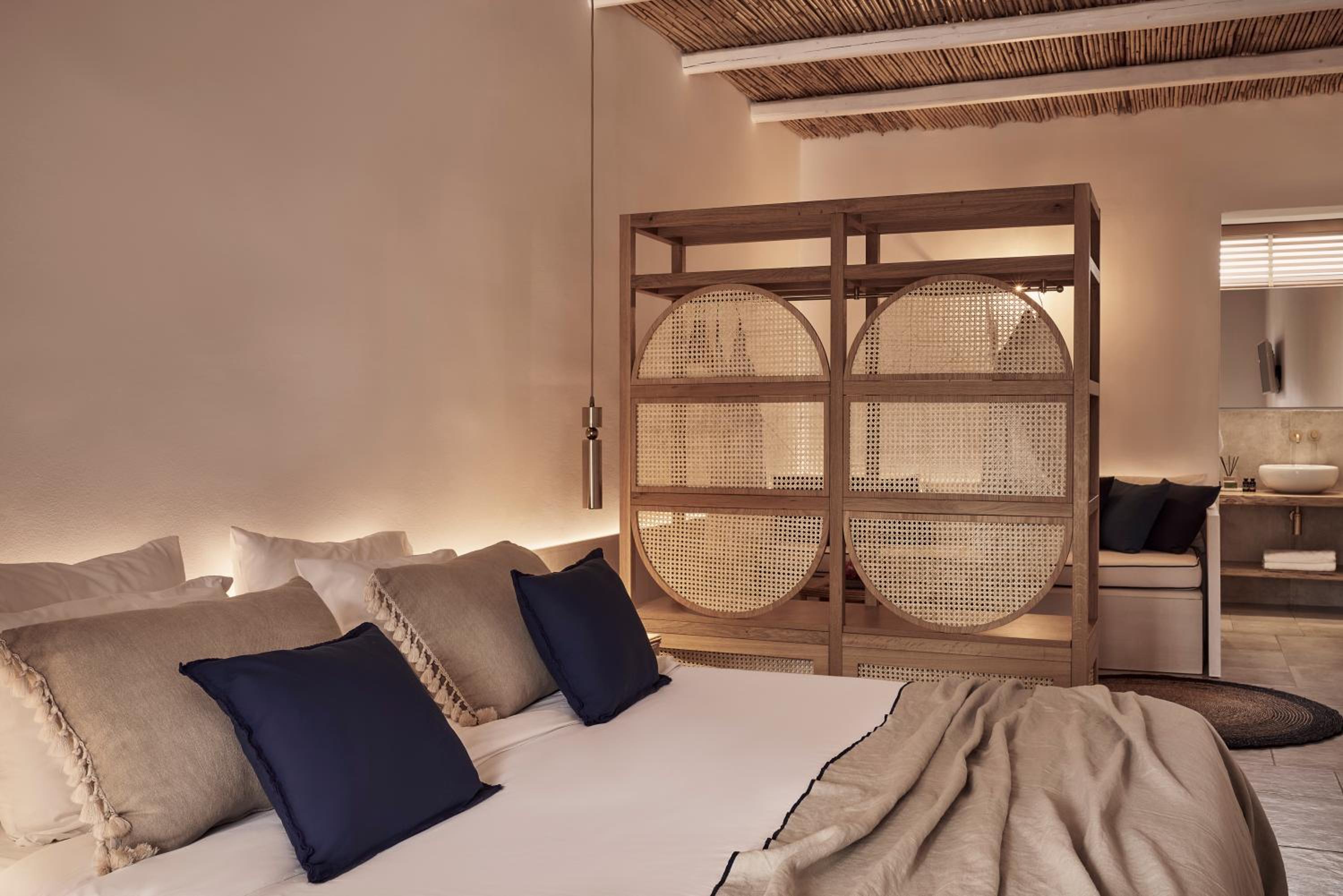 SUITE, PRIVATE POOL