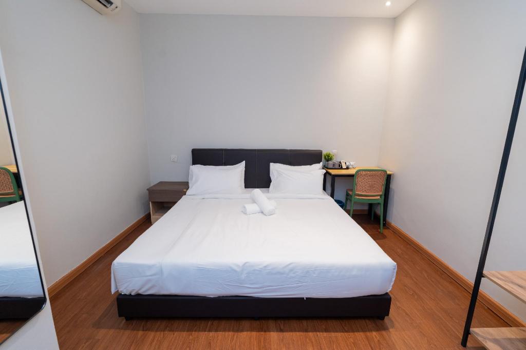 Swing & Pillows @ Sky Star KLIA 1 KLIA 2 28/52