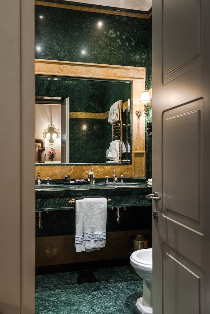 Mdm Luxury Rooms Guest House 48/50
