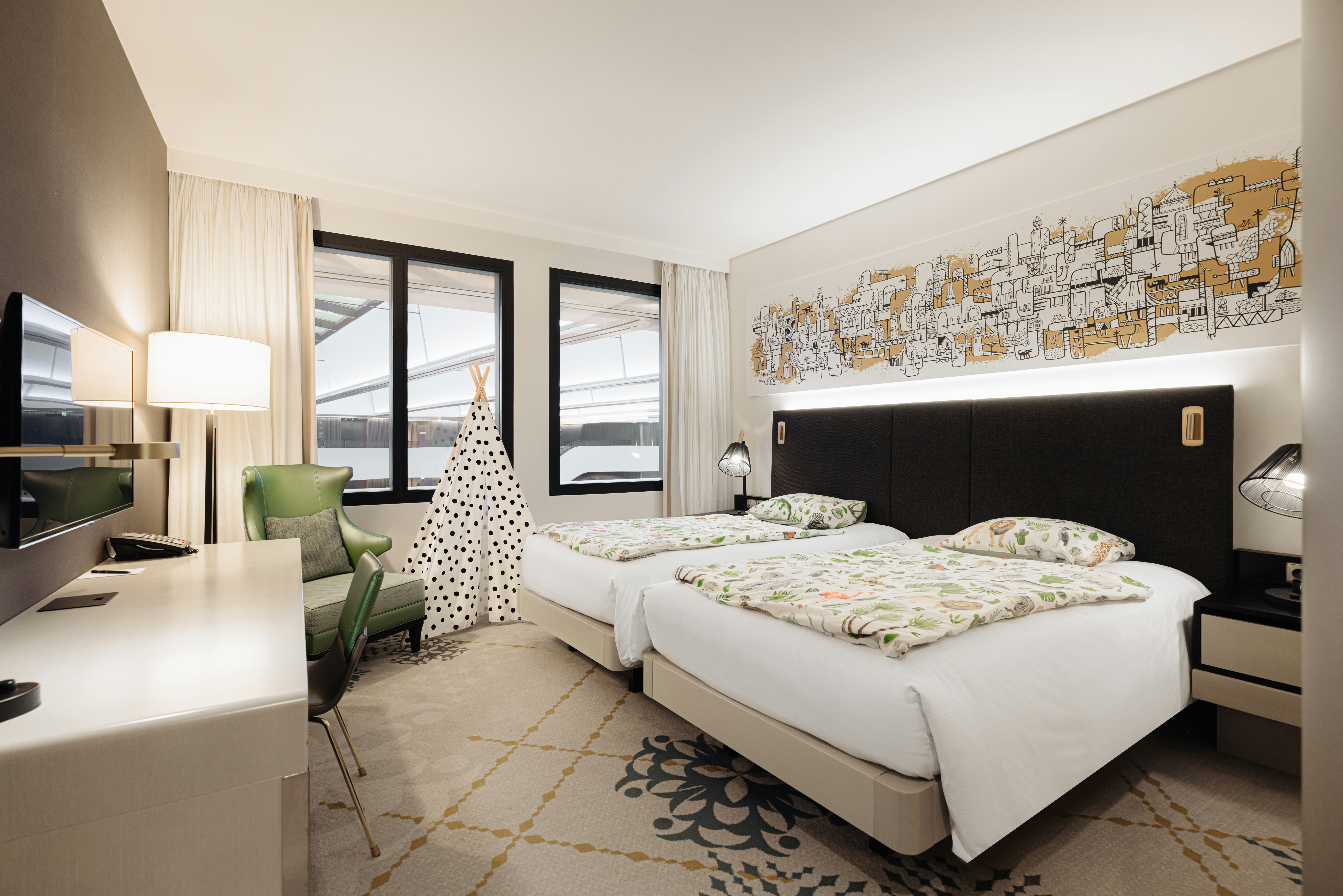 CONNECTING, FAMILY, SUITE