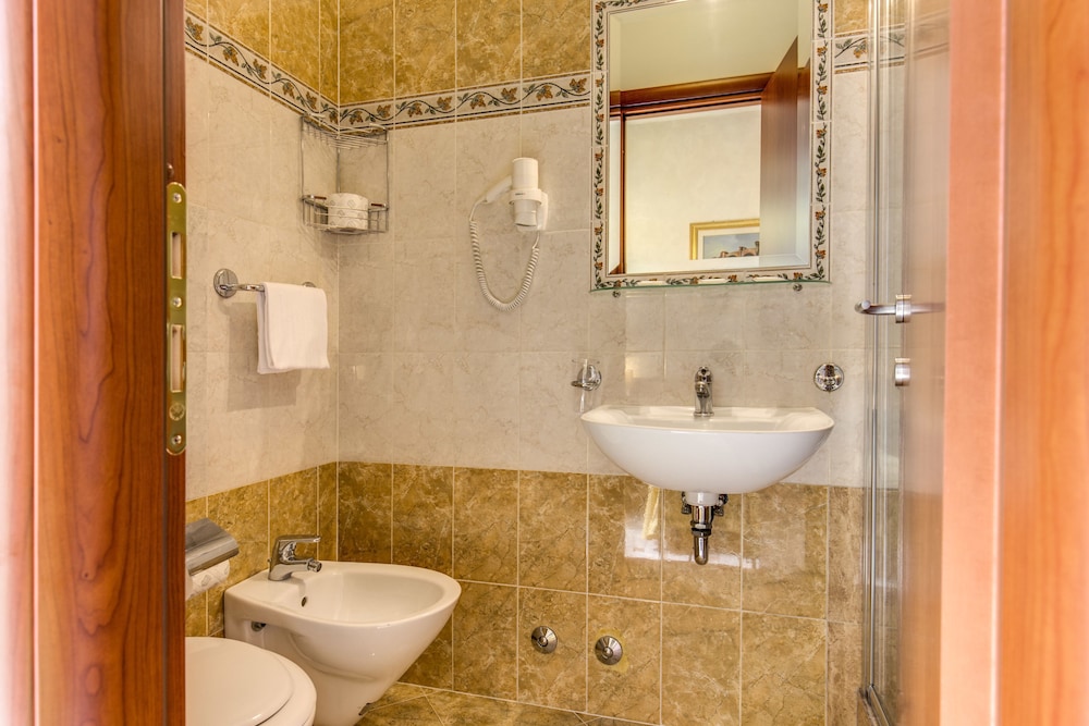 Adas Hotel 44/80