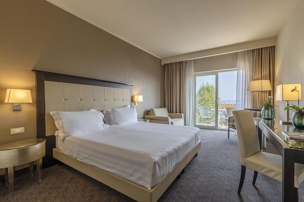 Villa Rosa Hotel 18/65