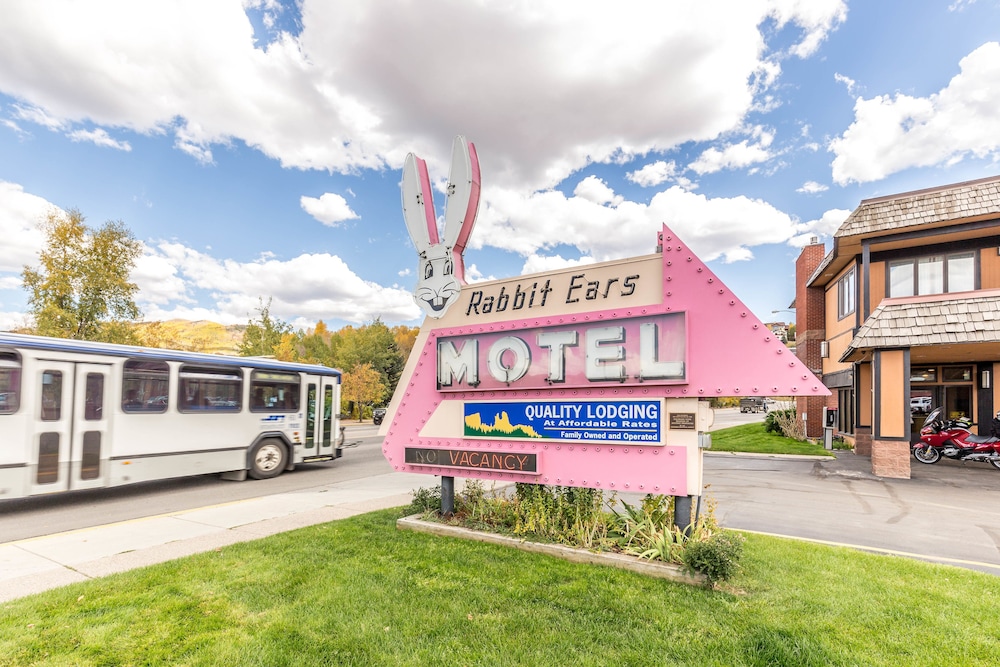 Rabbit Ears Motel 1/49