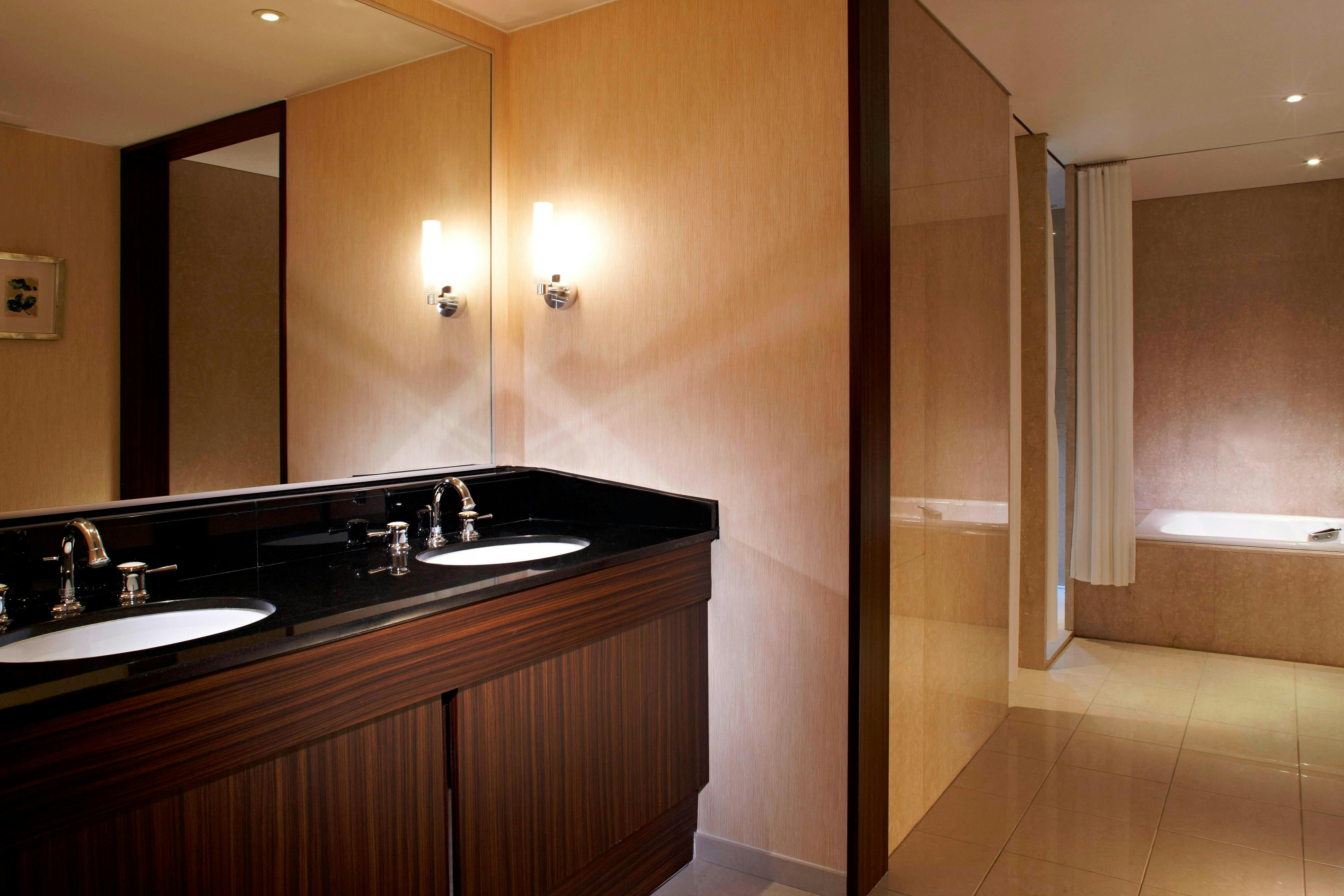 Sheraton Miyako 80/80