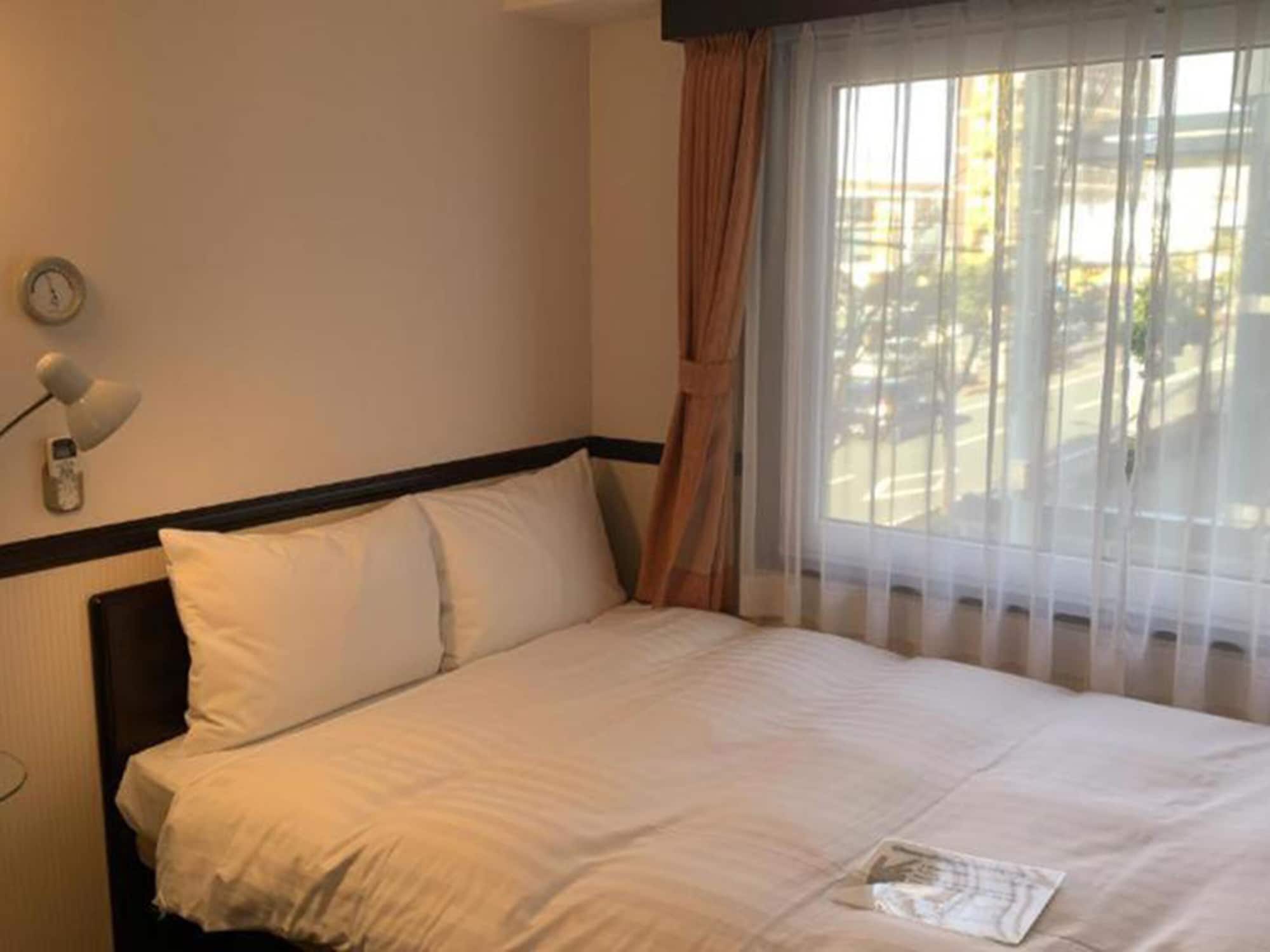 ECONOMY, DOUBLE BED, SMOKING