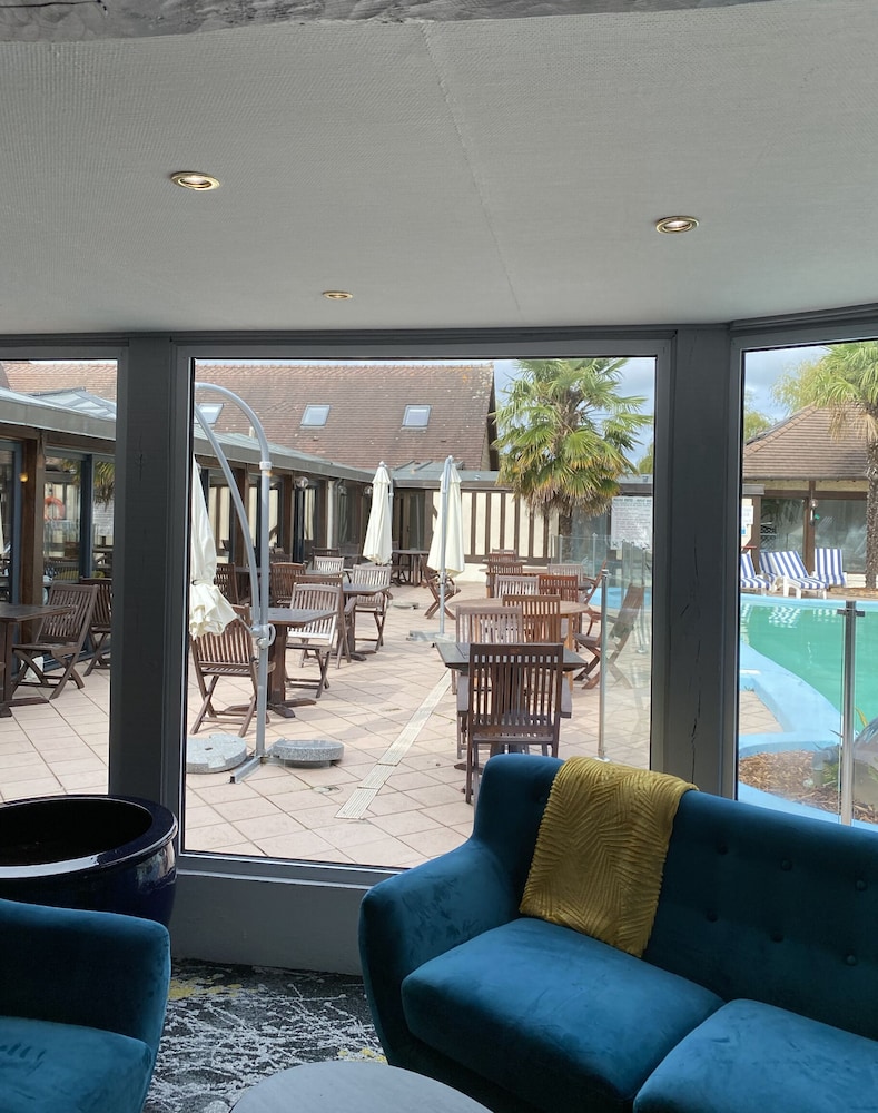 HOTEL LE CLOS DEAUVILLE SAINT-GATIEN 37/57