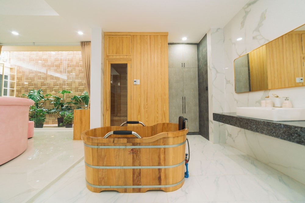Quy Tai Premium Hotel 6/50