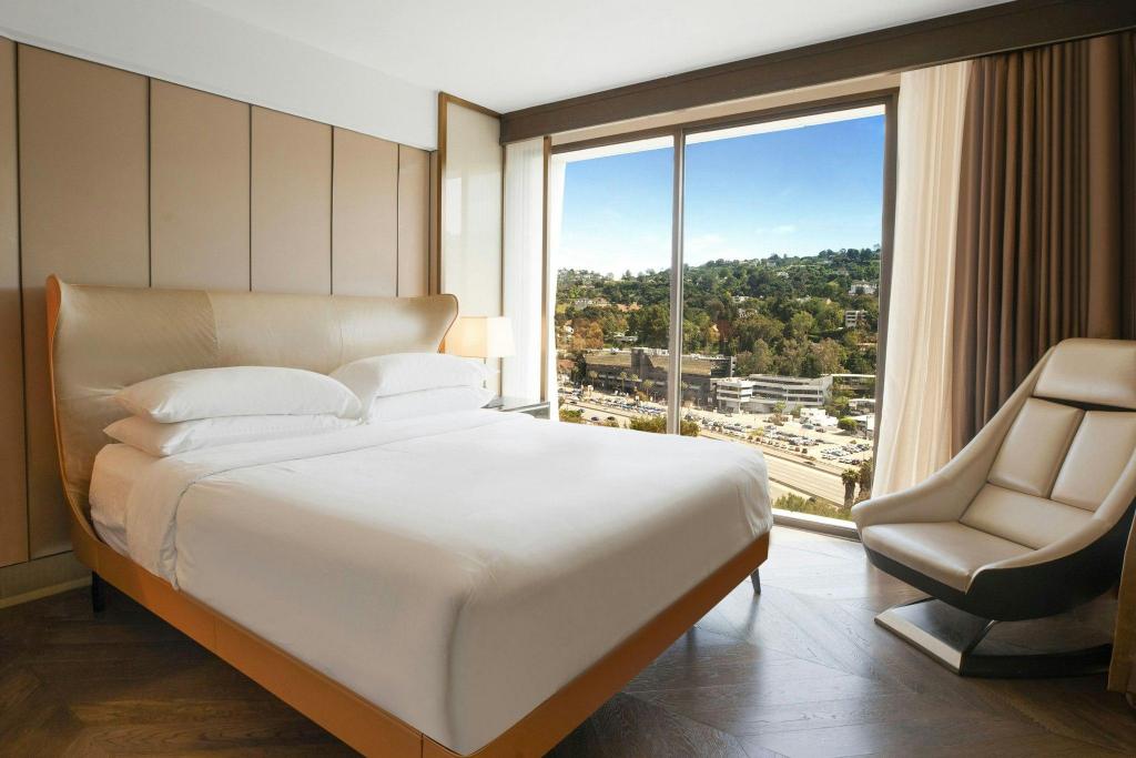 Vip, Suite, King Bed, High Floor, Corner