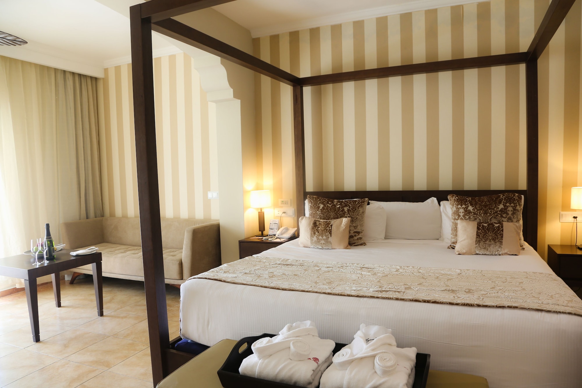 Colonial, Club, Junior Suite, 2 Double Beds, Adult Only, Hot Tub